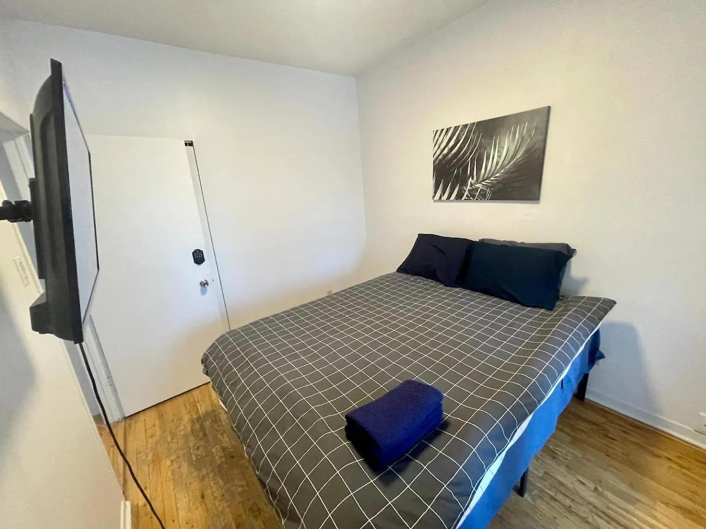 Homestay Full Kitchen Metro Laurier Room B Montreal